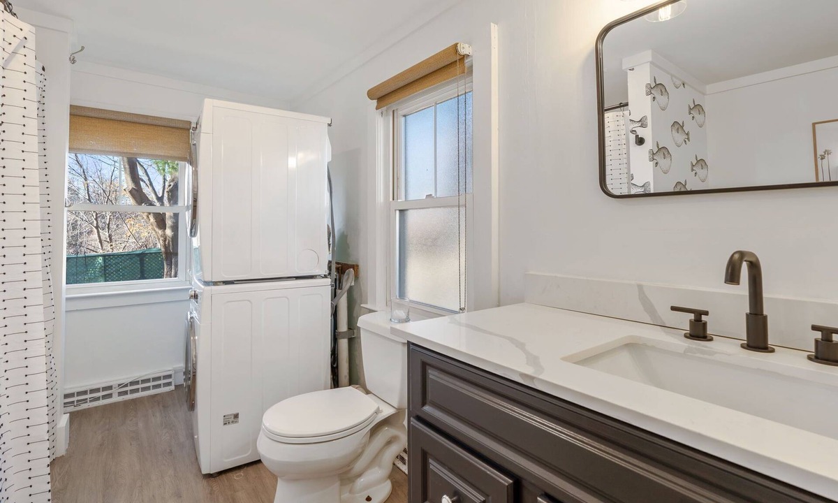 Oakdale Apartment | Newly renovated spacious 2 bed 1 bath apartment, great location