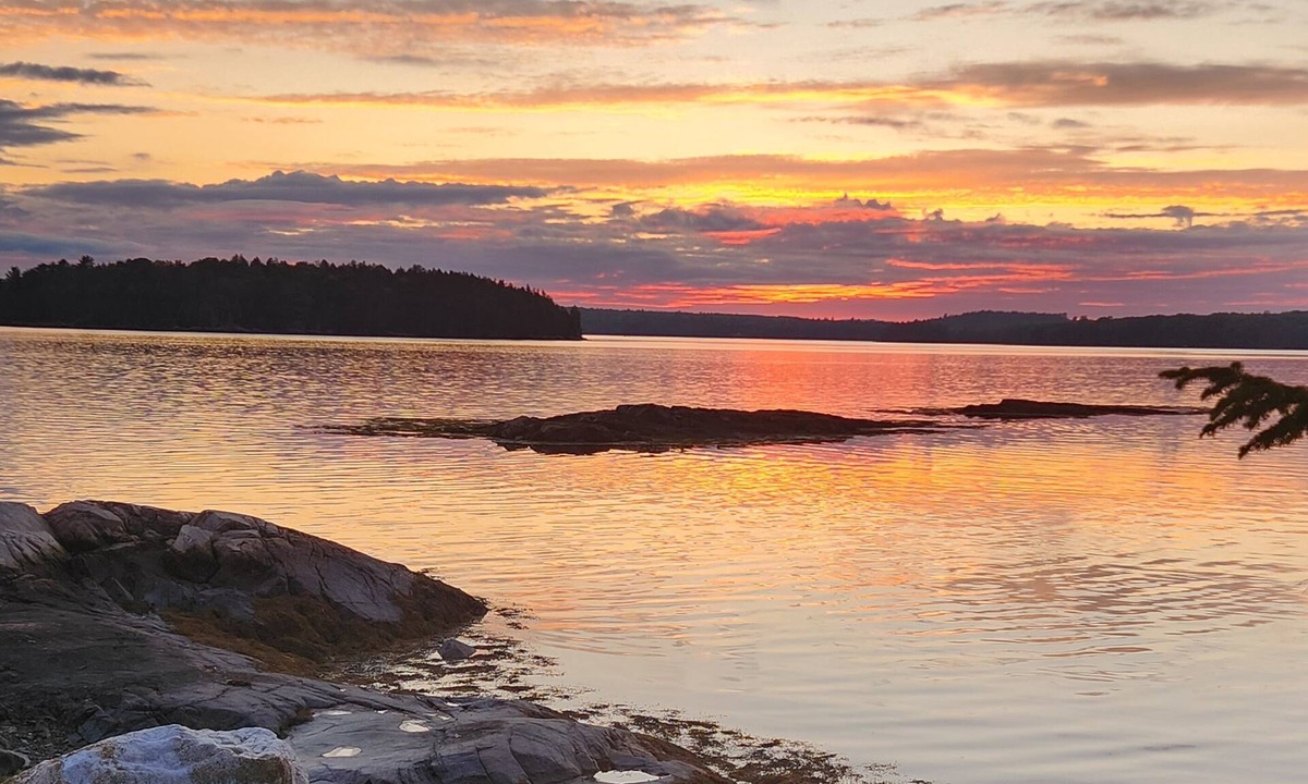 Sullivan House | Newly renovated waterfront cottage with spectacular sunset views