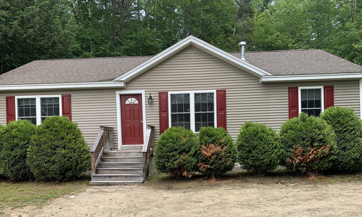 Plymouth House | NH House Ski,Camp, Hike,Swim,boat, hunt close to Plymouth State ,weekly monthly