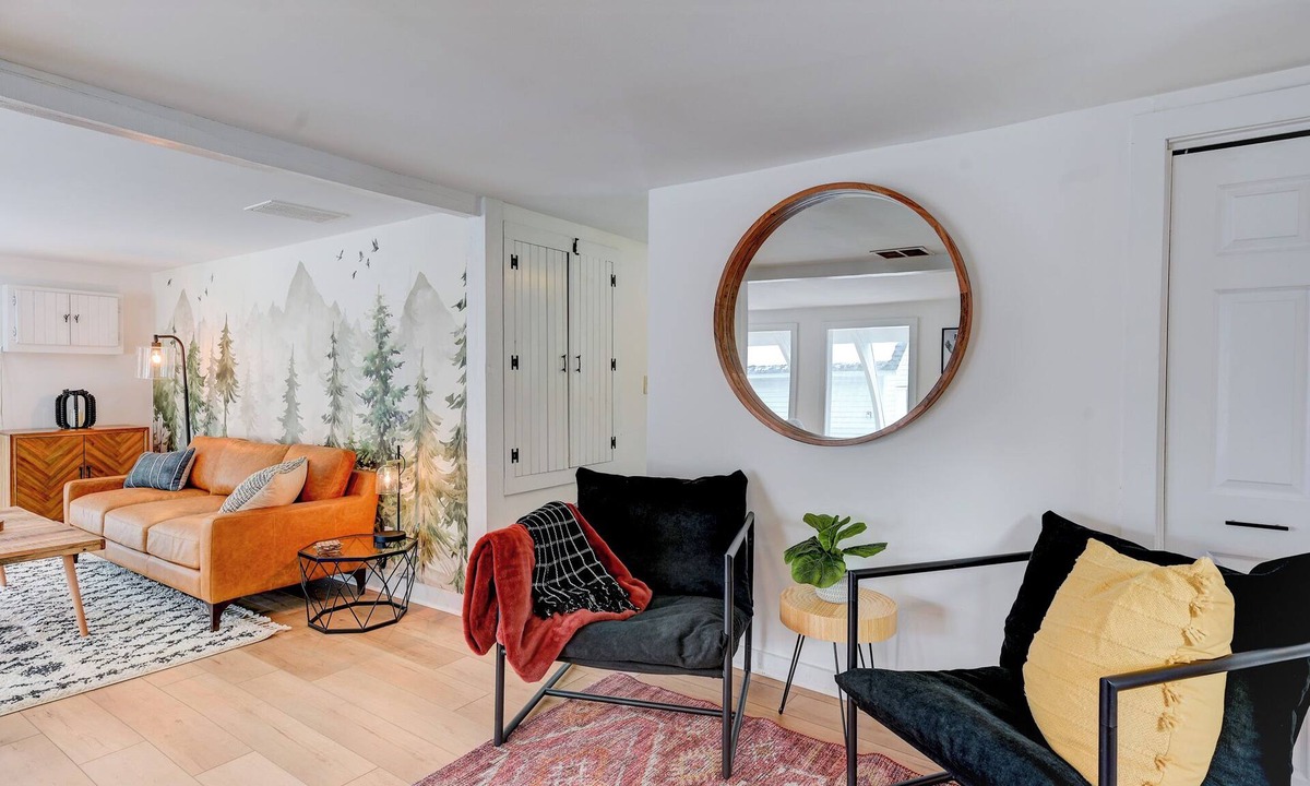 North Conway House | NOCO Village Retreat- Private Pool - 4BR Sleeps 8