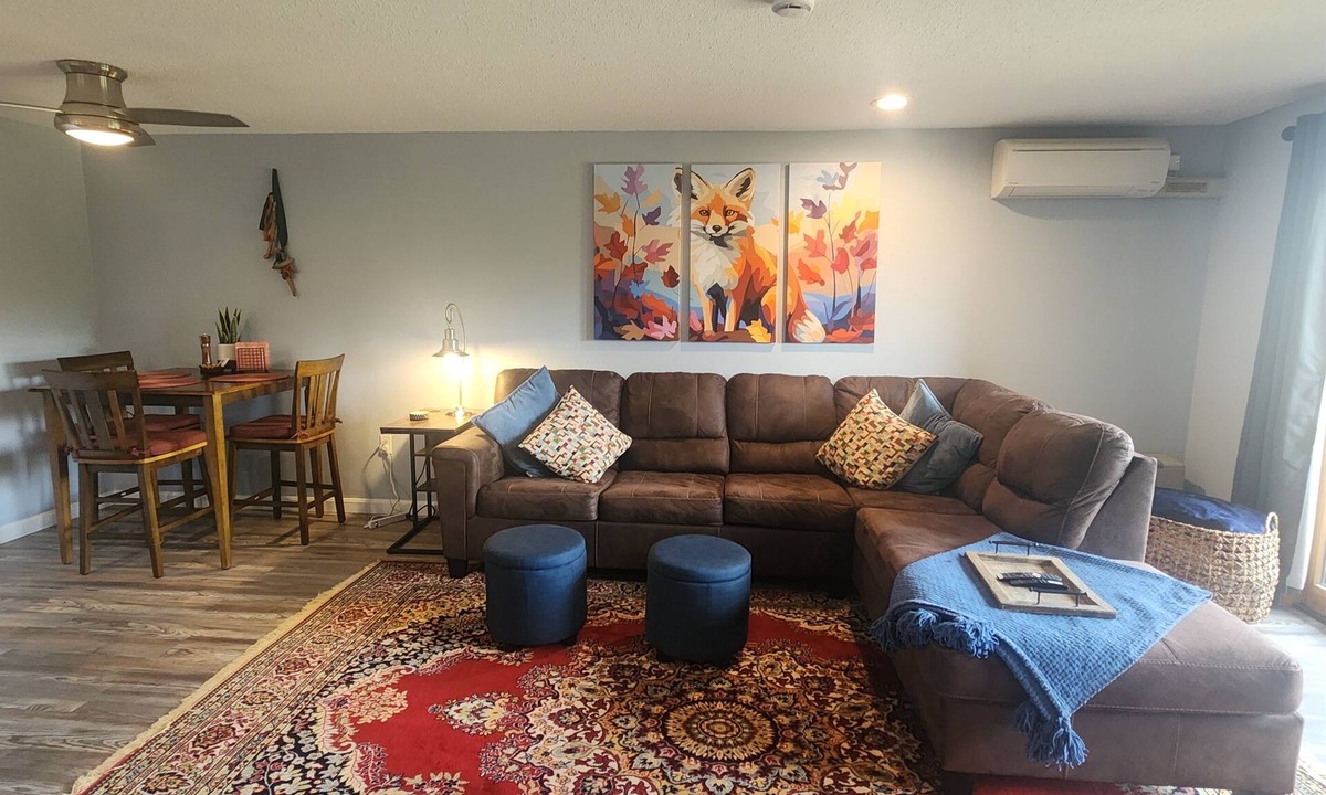 Bartlett Condo | Nordic Village| Sleeps 8| Mtn Views| Mins to Hiking & Tax-free Shopping
