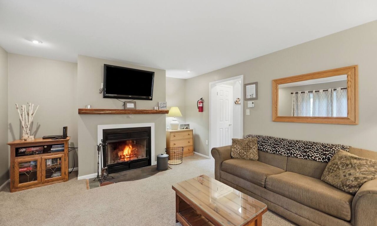 North Creek House | North Creek Townhome | Covered Heated Pool + Recreation Center | Fox Lair