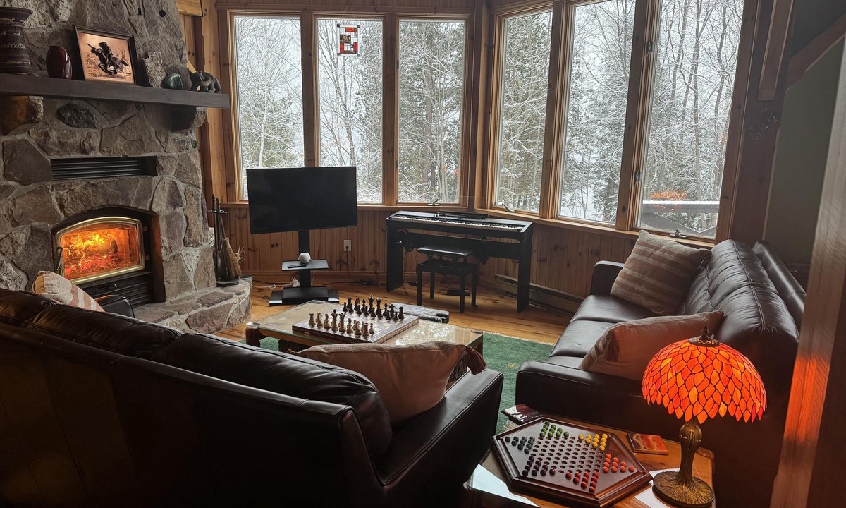 Iron Bridge Cottage | Northern Haven on a Crystal-Clear Lake. Ideal for family-style vacations