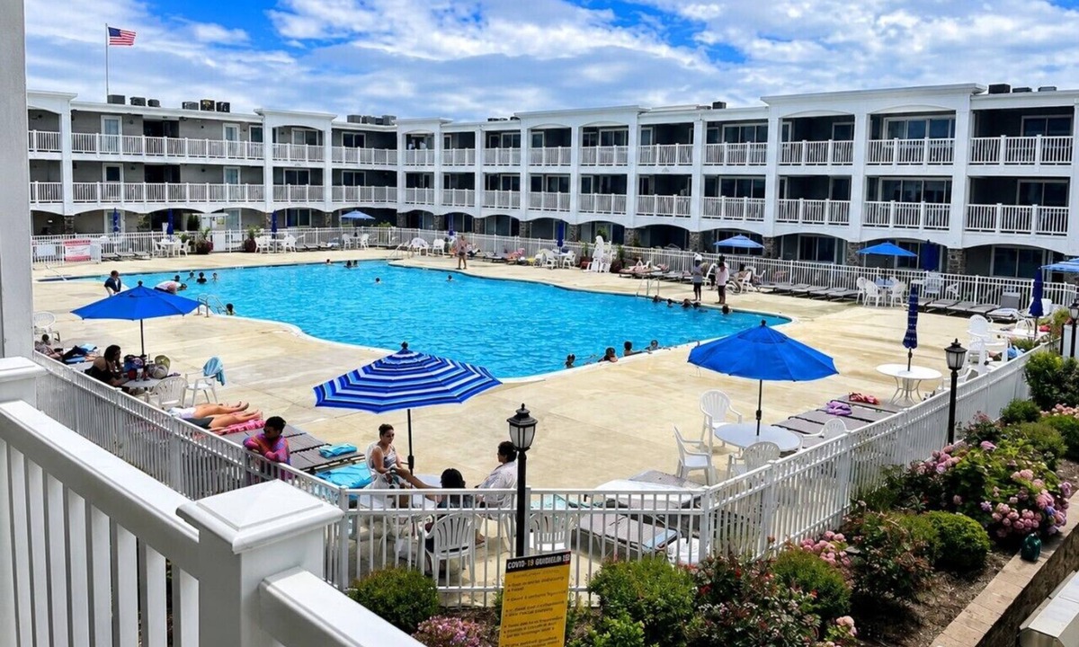Mantoloking Condo | Ocean Club Getaway 2BR Parking WasherDryer