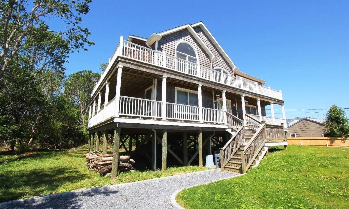 Mastic Beach House | Ocean Drive House - Wraparound Decks