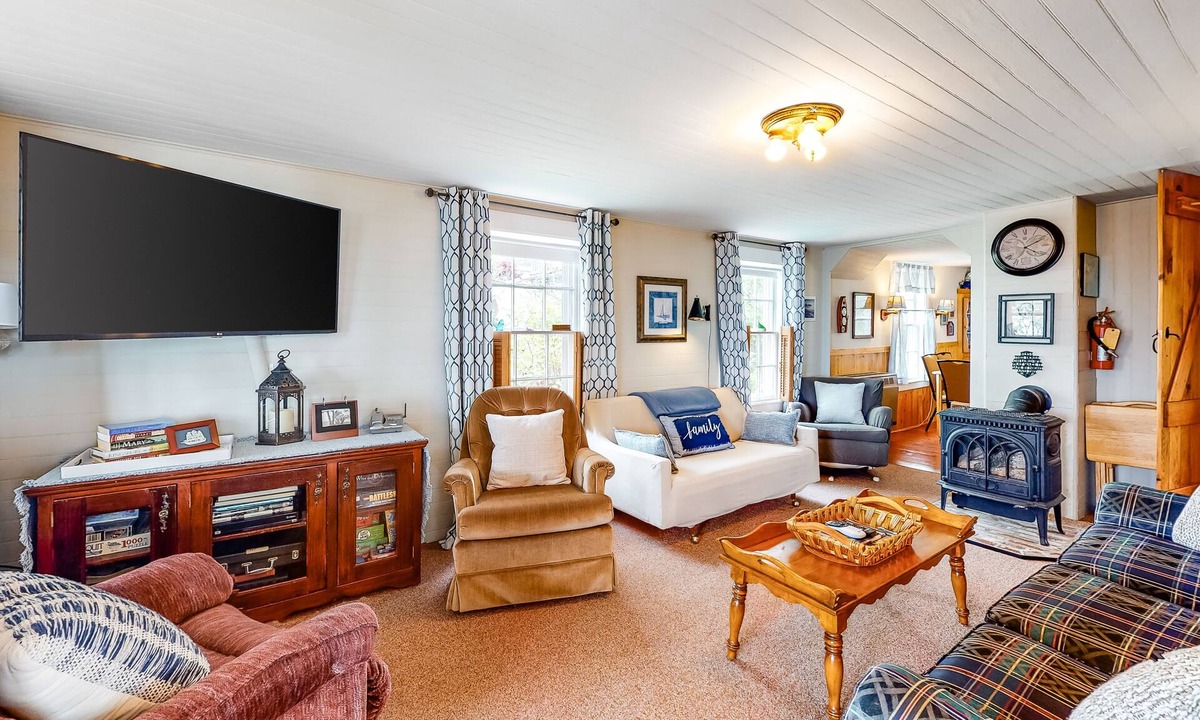 East Boothbay Cottage | Ocean Point home, large porch, ocean view, water access