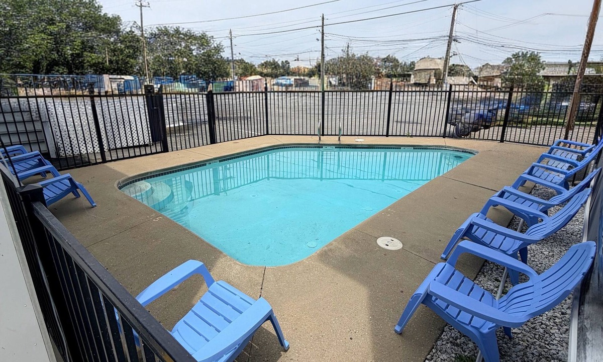 Hampton Apartment | Ocean view 2 bedrooms with a shared pool. 5