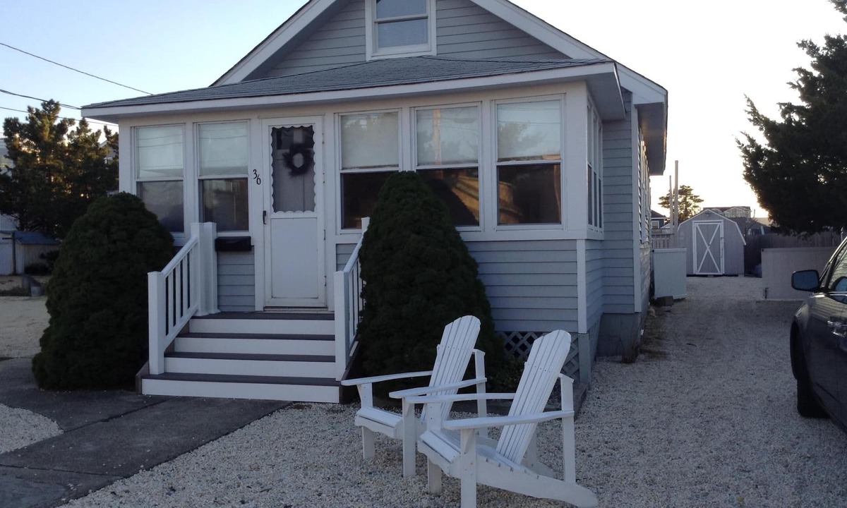 Surf City House | OceanBlock! 6 houses to beach. Spring - fall weekends available