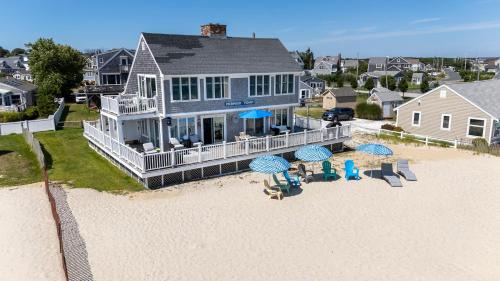 Sandwich House | Oceanfront Cape Cod House by Rock Properties
