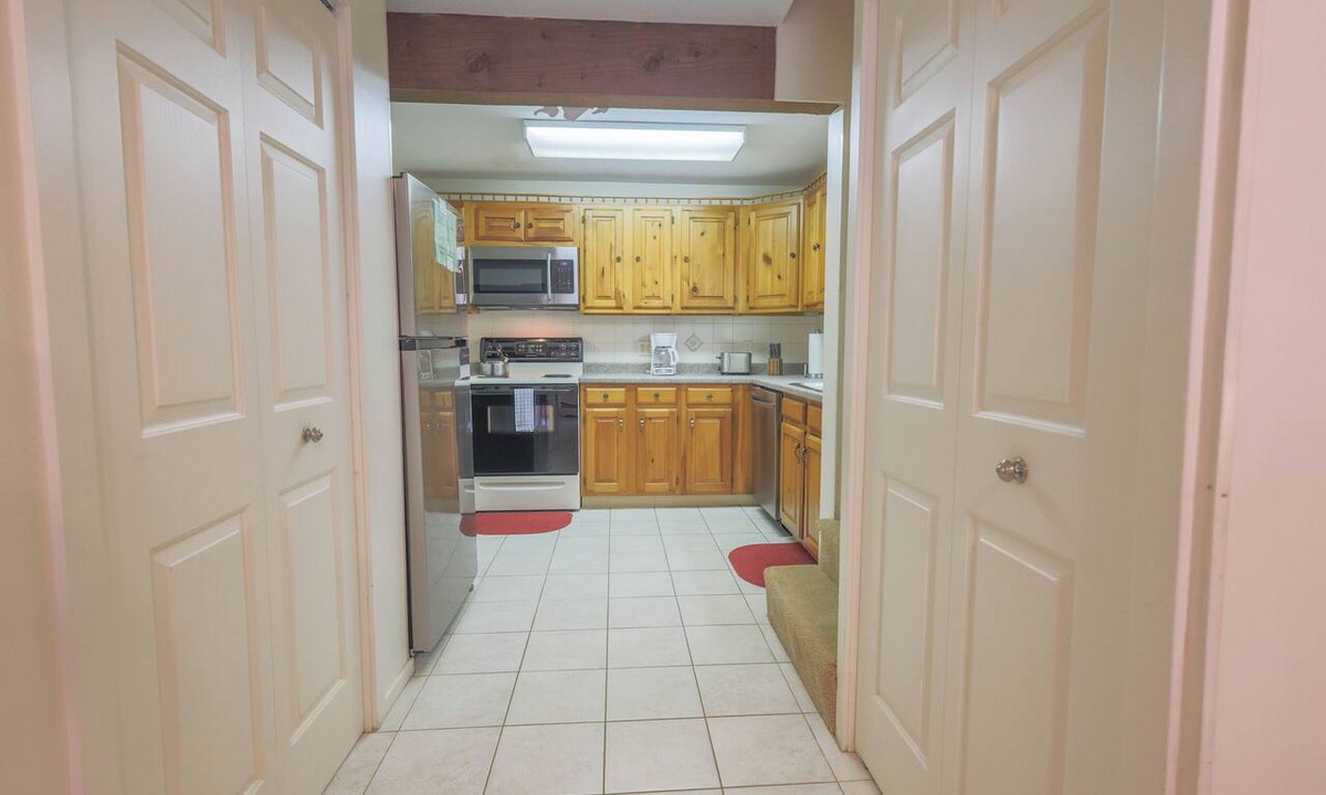 Bartlett Condo | Official Seasons RMC Condo 02F - 1 bedroom + loft - sleeps 8 - No Fees