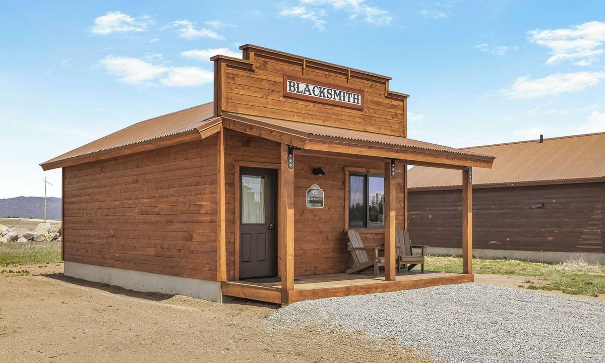 Island Park Cabin | Old West Studio Cabin Near Yellowstone