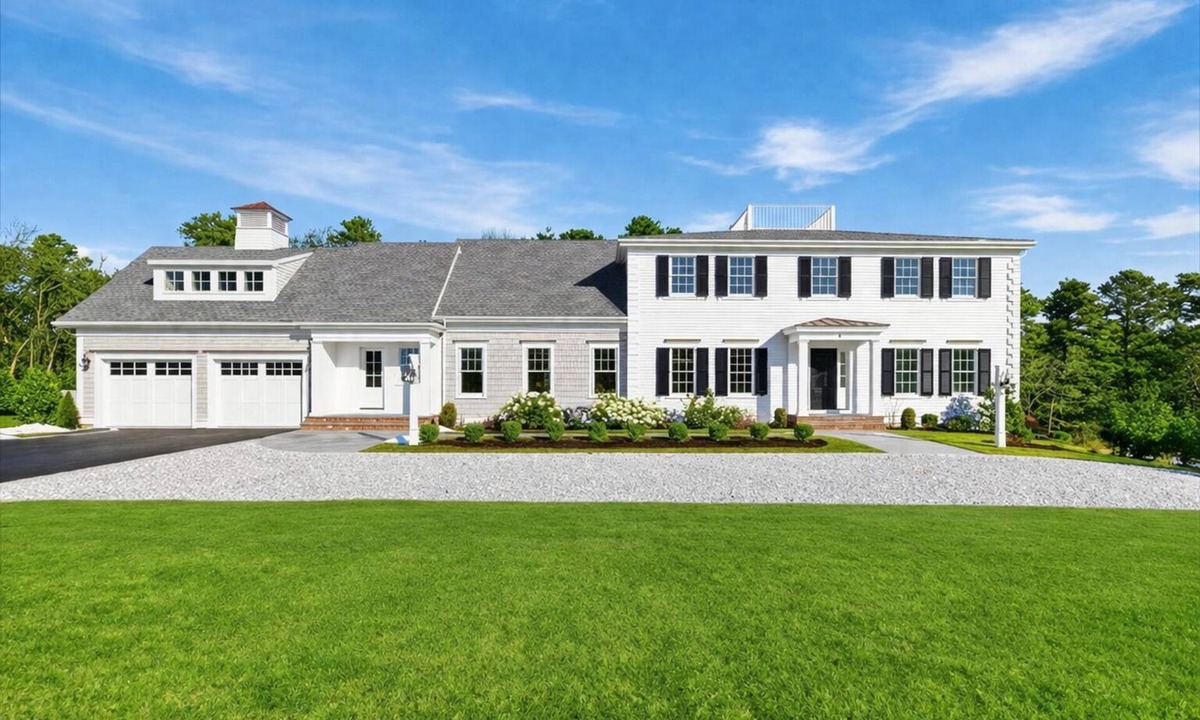 East Harwich House | Olivia's Oasis: 006-HL - Stunning New Construction with Heated Pool & Hot Tub in Harwich