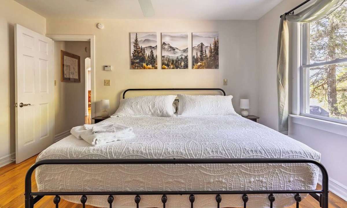 West End House | On Cooperstown All Star Village Edge + Golf Course Views - Hole in One