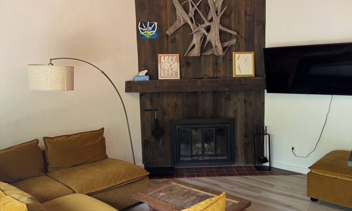 Hancock House | On Jiminy Peak Resort - Sleeps 9-10 - Pool, Hot Tub & Sauna