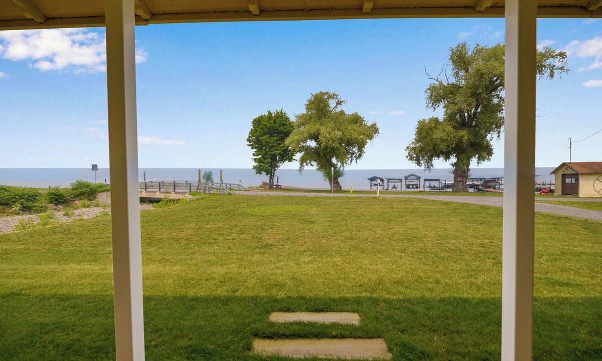 Valois House | On the Rocks - A Wine Country Wonder!