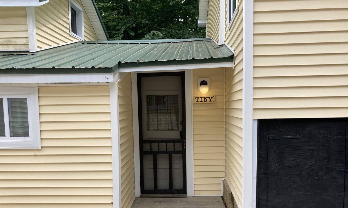 Alton Bay Cottage | One bedroom cottage walk to beach and downtown