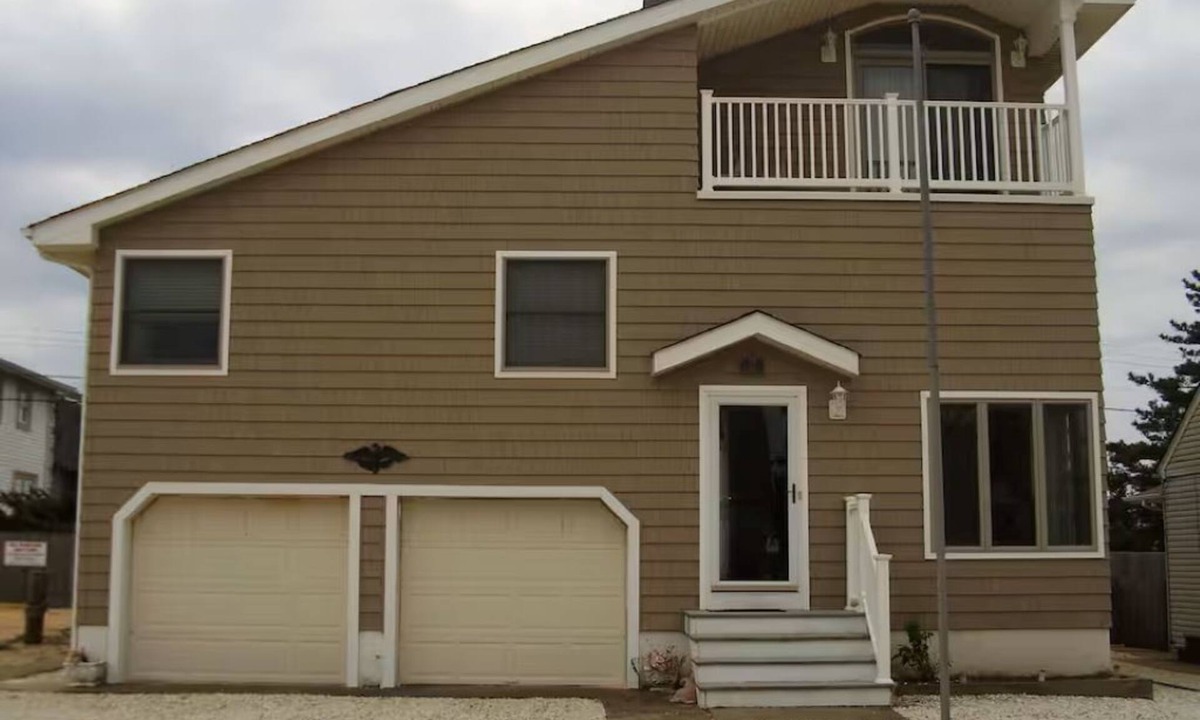 Mantoloking House | One house from private beach!