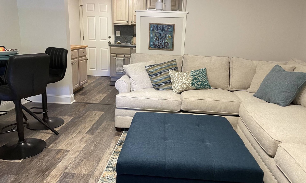 Ogunquit Apartment | One Room Studio A.Full kitchen Walk to beach,town.Sleeps 2 Indoor,outdoor Pool.