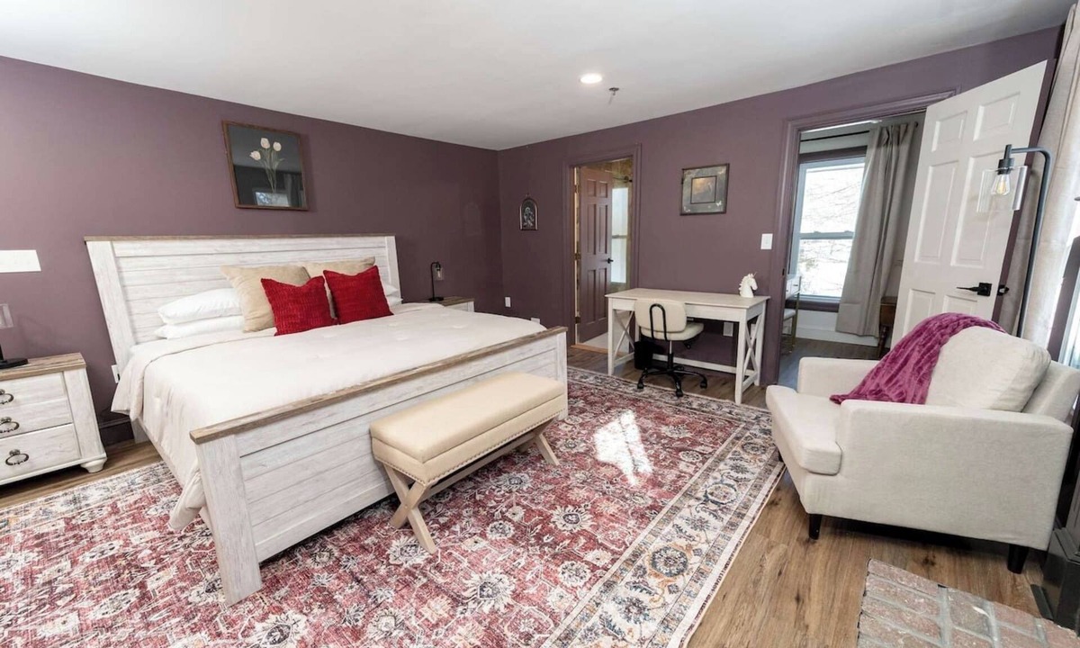 Sherborn Apartment | Orchard Room: The Inn at Fireside Tavern Sherborn