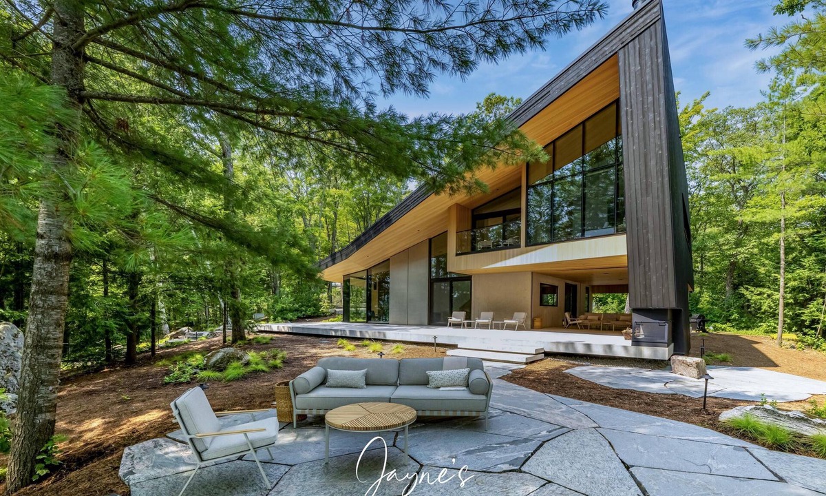 Seguin Cottage | Outstanding 6 bed 5 bath cottage on Lake Joseph with Boathouse - 1000ft frontage