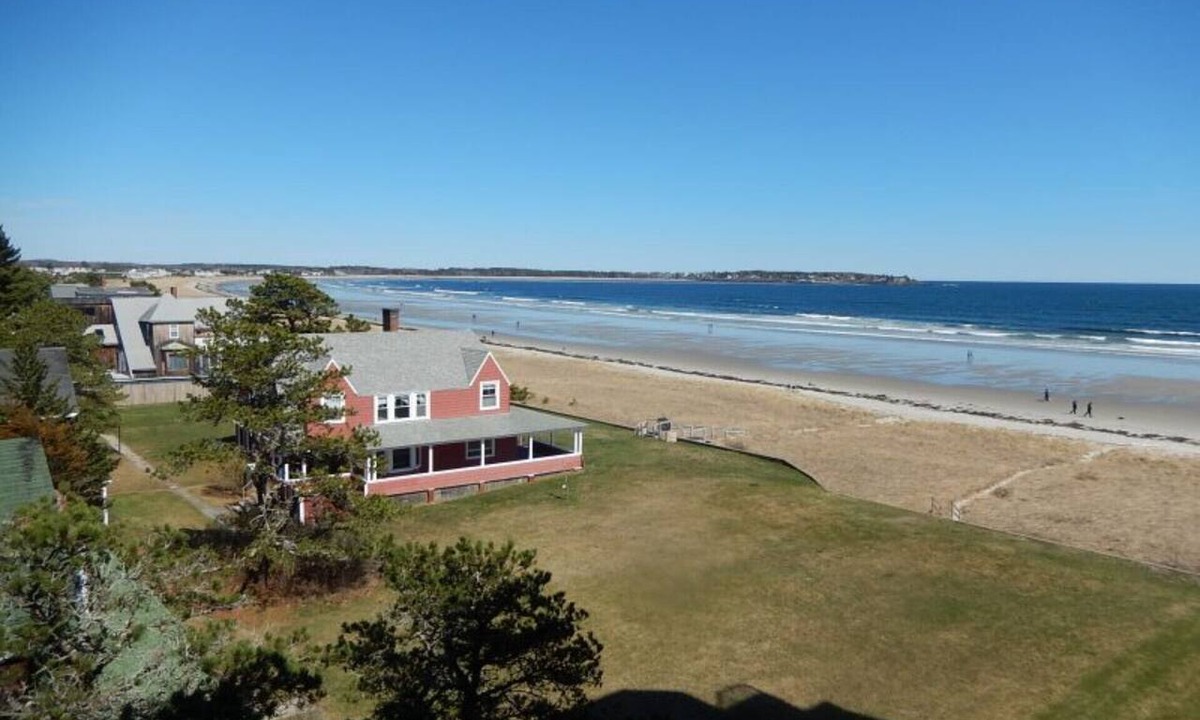 Old Orchard Beach Condo | Outstanding sea views of pine in this 2-bedroom apartment on the beach
