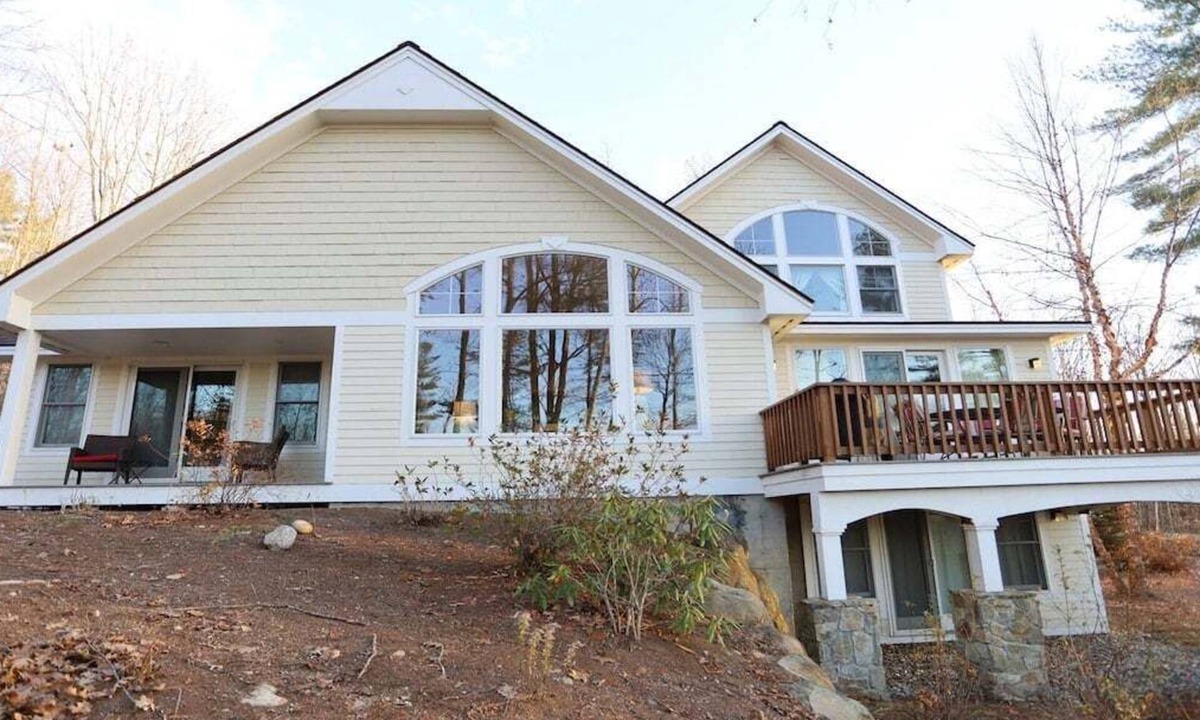 Campton House | Owl`s Nest 4 bedroom home with Mountain Views!