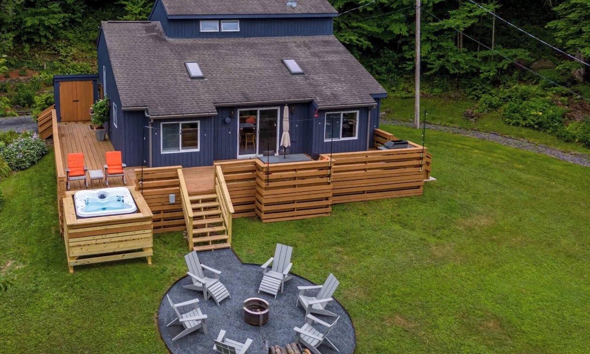 Highmount House | Owl's Perch: 5 Mins to Belleyare for Hiking+Skiing