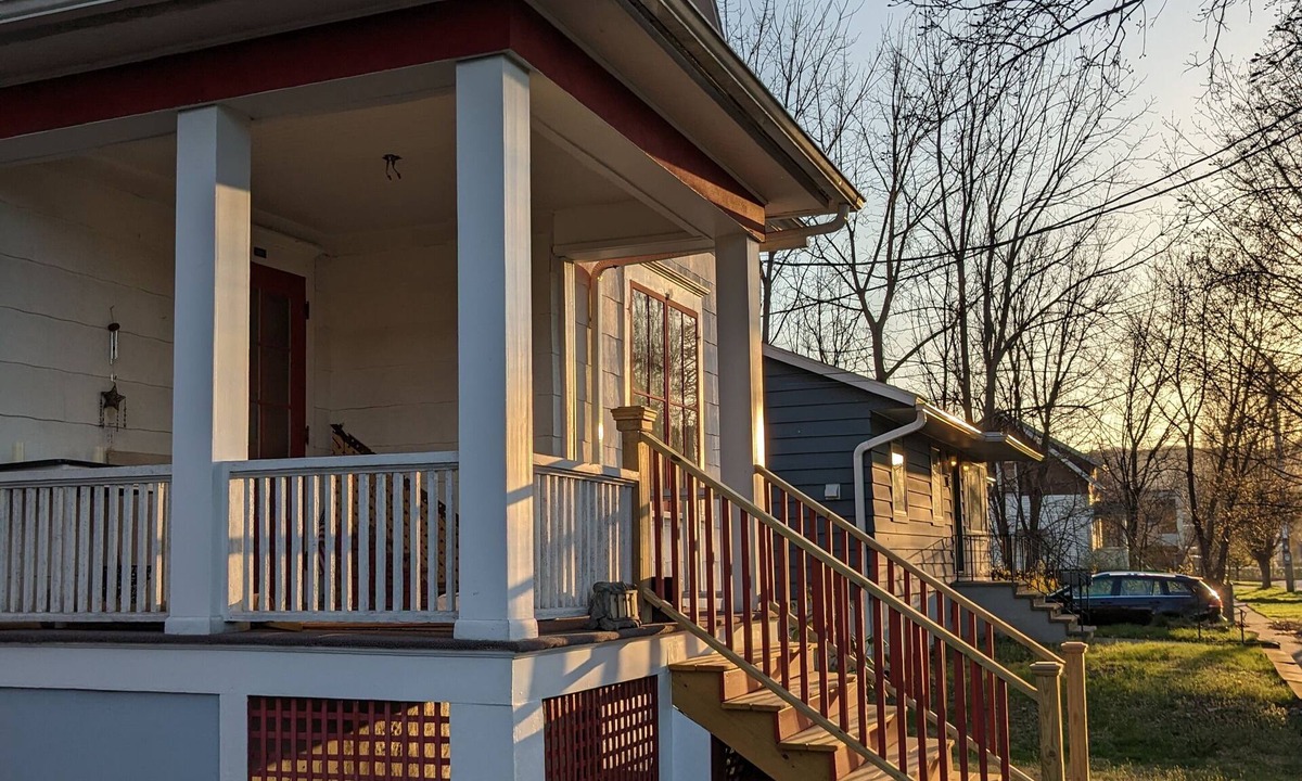 Ithaca House | PaddockHouse - Perfect 4 PorchFest! Covered parkng Fenced yard Performance Porch