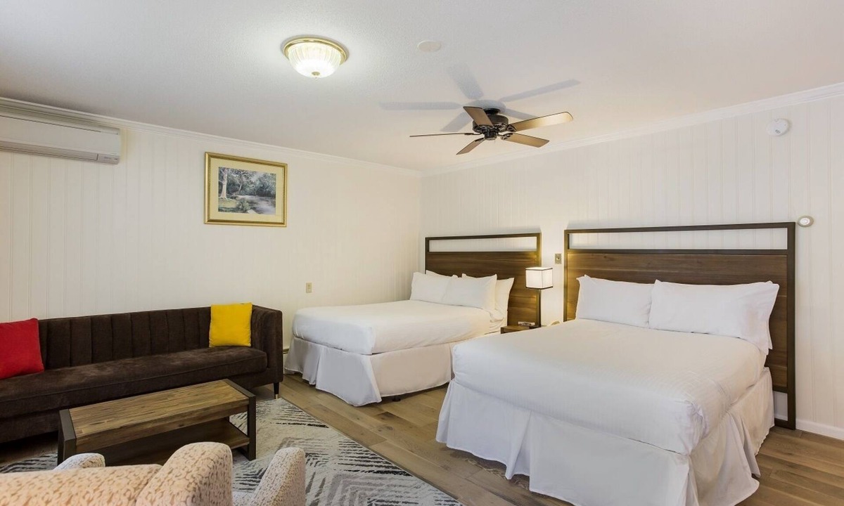 Manchester Center Resort | Palmer House Resort - Deluxe Two Double Beds 2