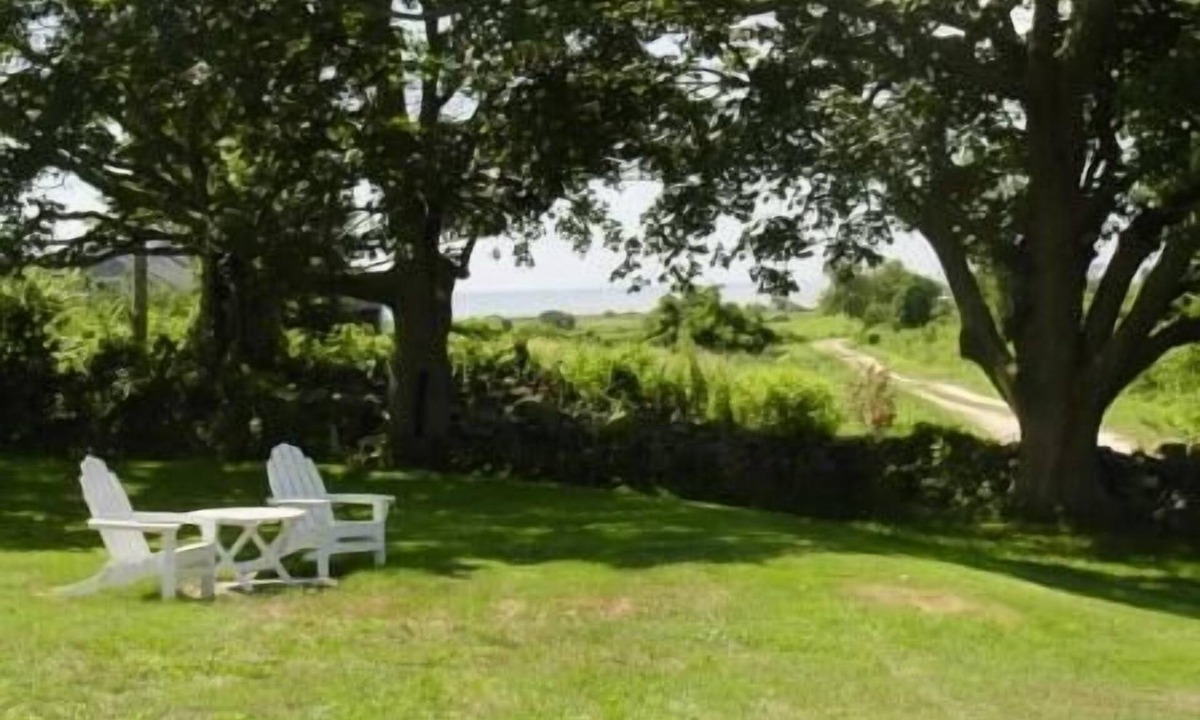 Tiverton House | Panoramic Ocean and River Views, Short Walk to the Shore.