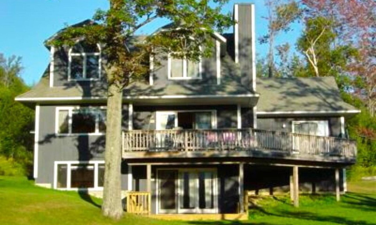 West Dover House | Partridge Run Ski House Hot Tub! August Specials Winter Specials. Reach out!