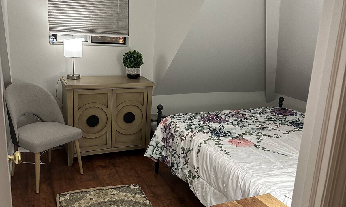Downtown Apartment | Peaceful 2-bedroom apartment in wonderful Stamford with WiFi, AC