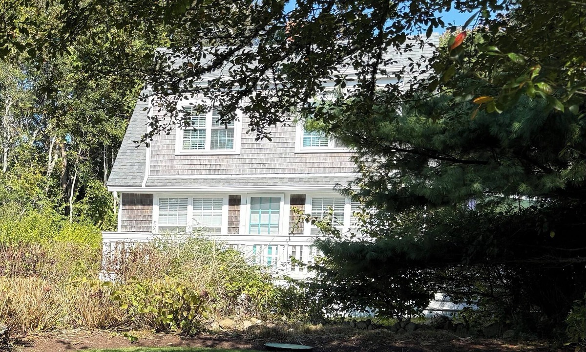 Mattapoisett Cottage | Peaceful cottage in quaint Mattapoisett beach community.