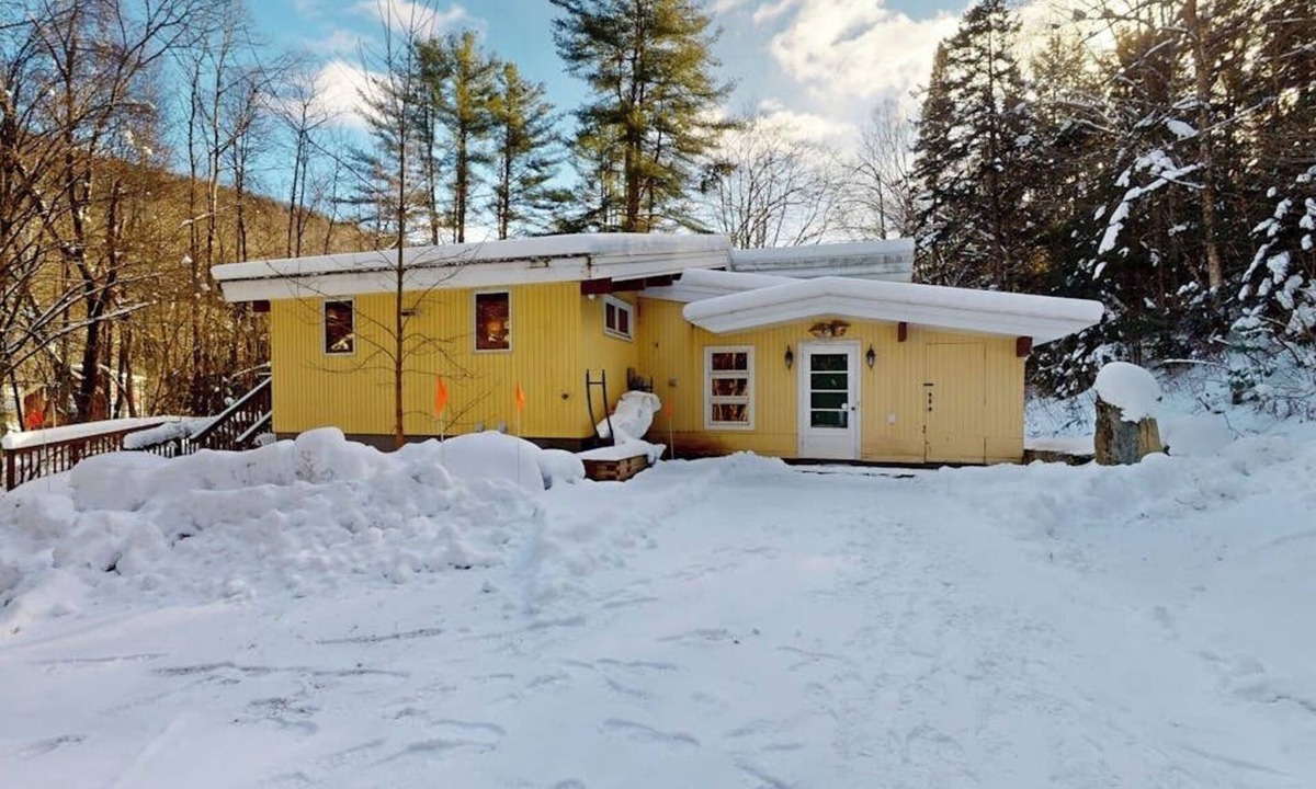 Killington House | Peaceful house on 77 acres w/sauna, jet tub, foosball, piano, w/d