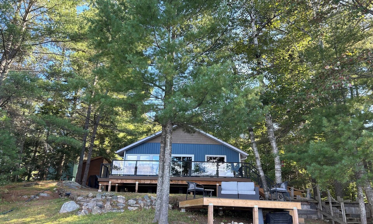 Byng Inlet Cottage | Peaceful Lakefront Cottage on Harris Lake