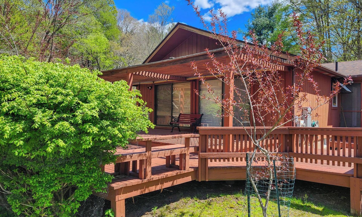 Pond Eddy House | Peaceful retreat above the Delaware River
