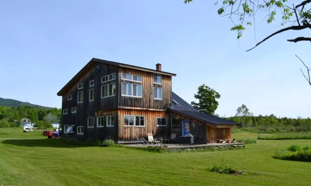 Green Mountains House | Peaceful Vermont Farmhouse with Stream and Loft