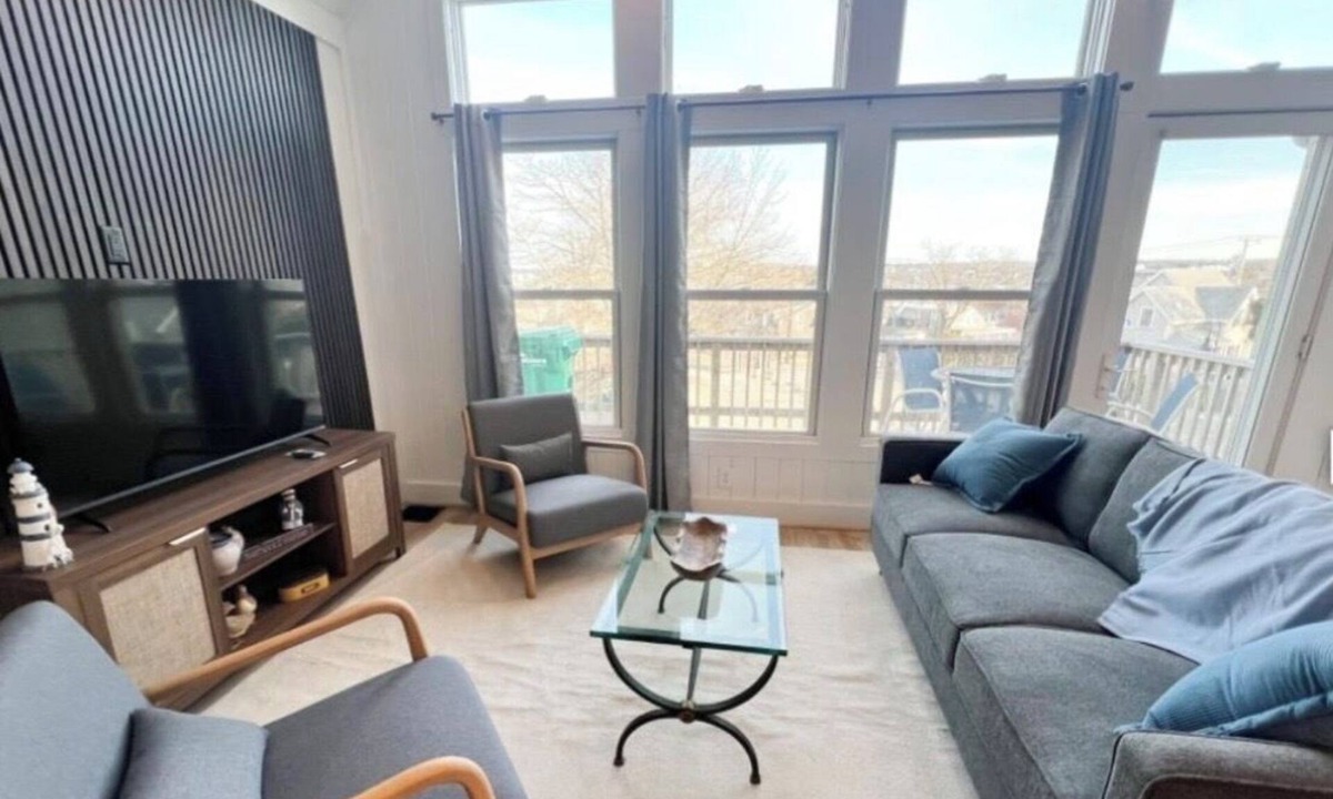 Vineyard Haven Apartment | Perfect 3-bedroom apartment with AC in peaceful Tisbury
