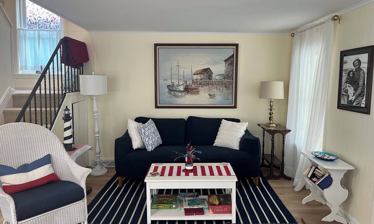 Angola on the Lake House | Perfect 3-bedroom house with AC in Grandview Bay
