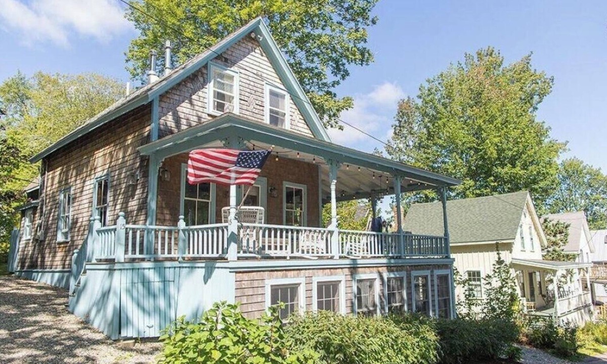 Bayside House | Perfect 4-bedroom house with AC in pleasant Historic Bayside.