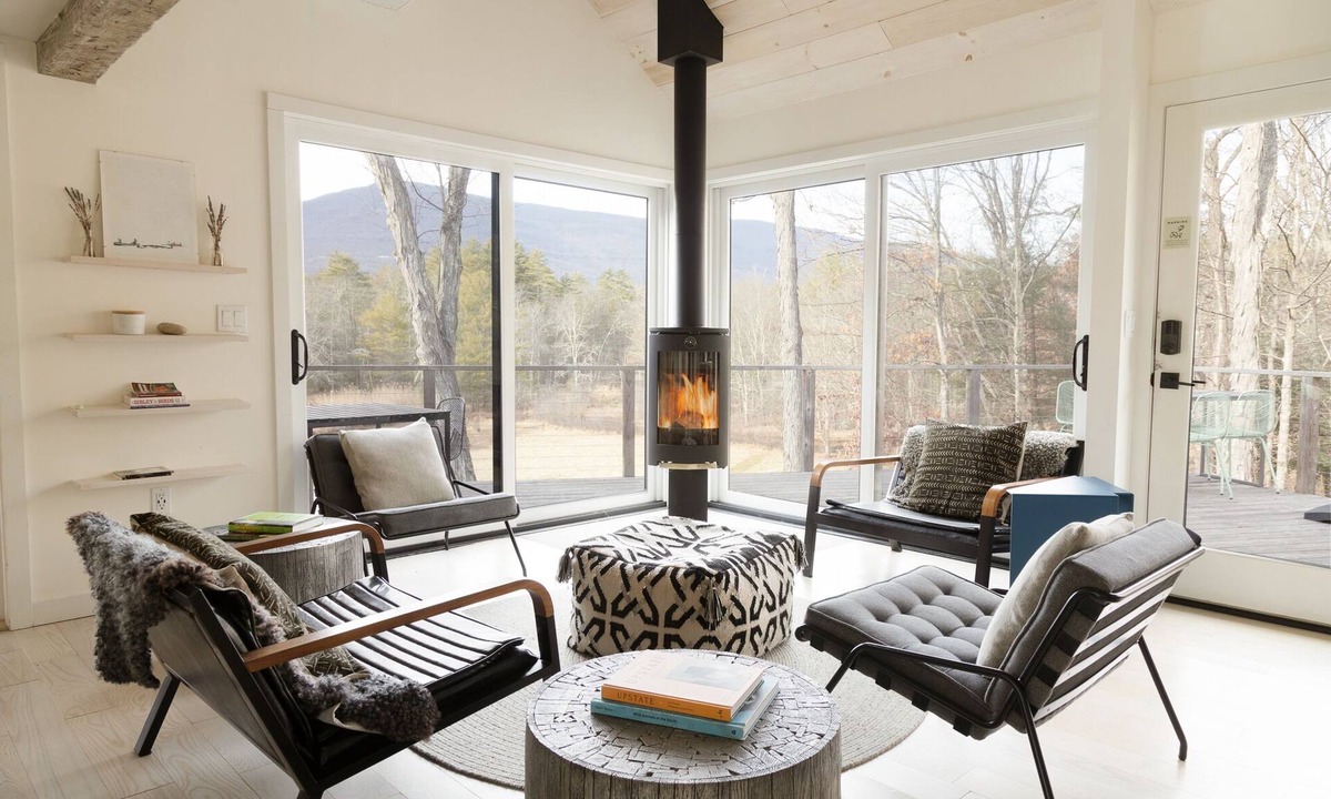 Saugerties House | Perfect for multi families or several couples wanting to get away from the city.