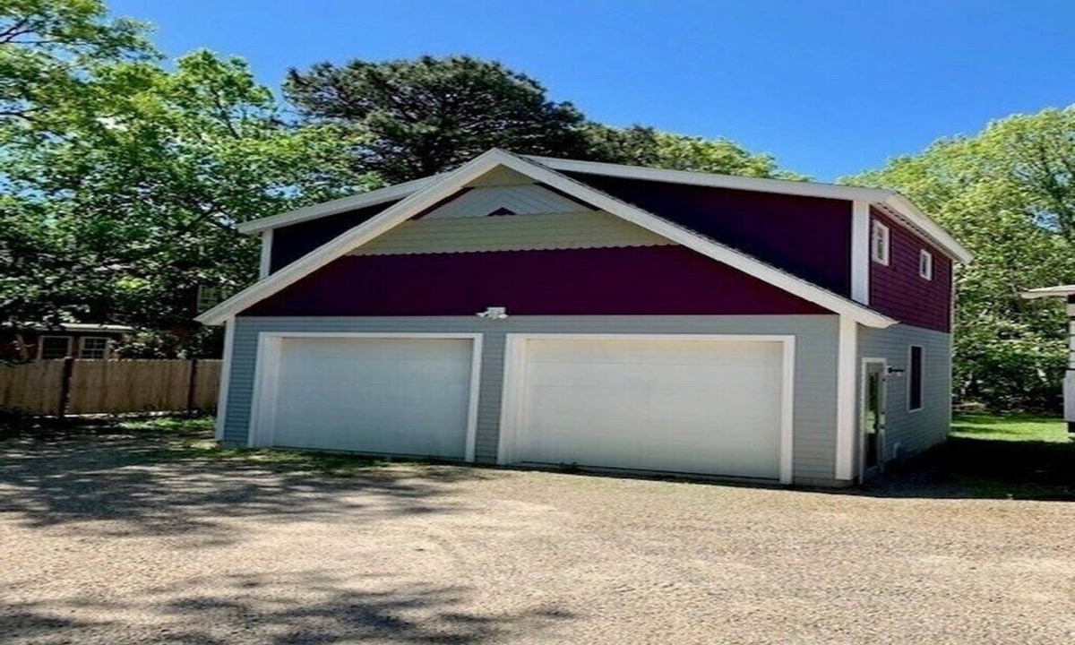 East Chop Apartment | Perfect One Bedroom Garage Apartment w/AC