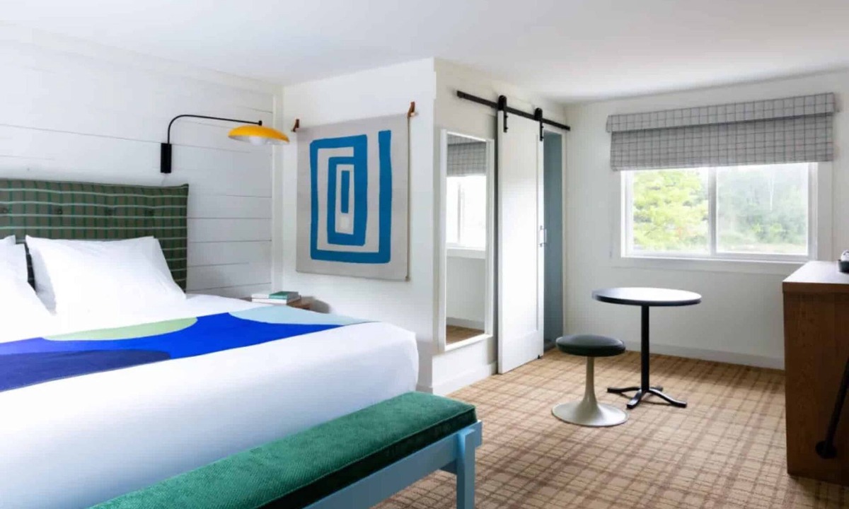 Stowe Area Hotel | Perfect Retreat for Ski Enthusiasts Near Stowe Trails! Outdoor Pool