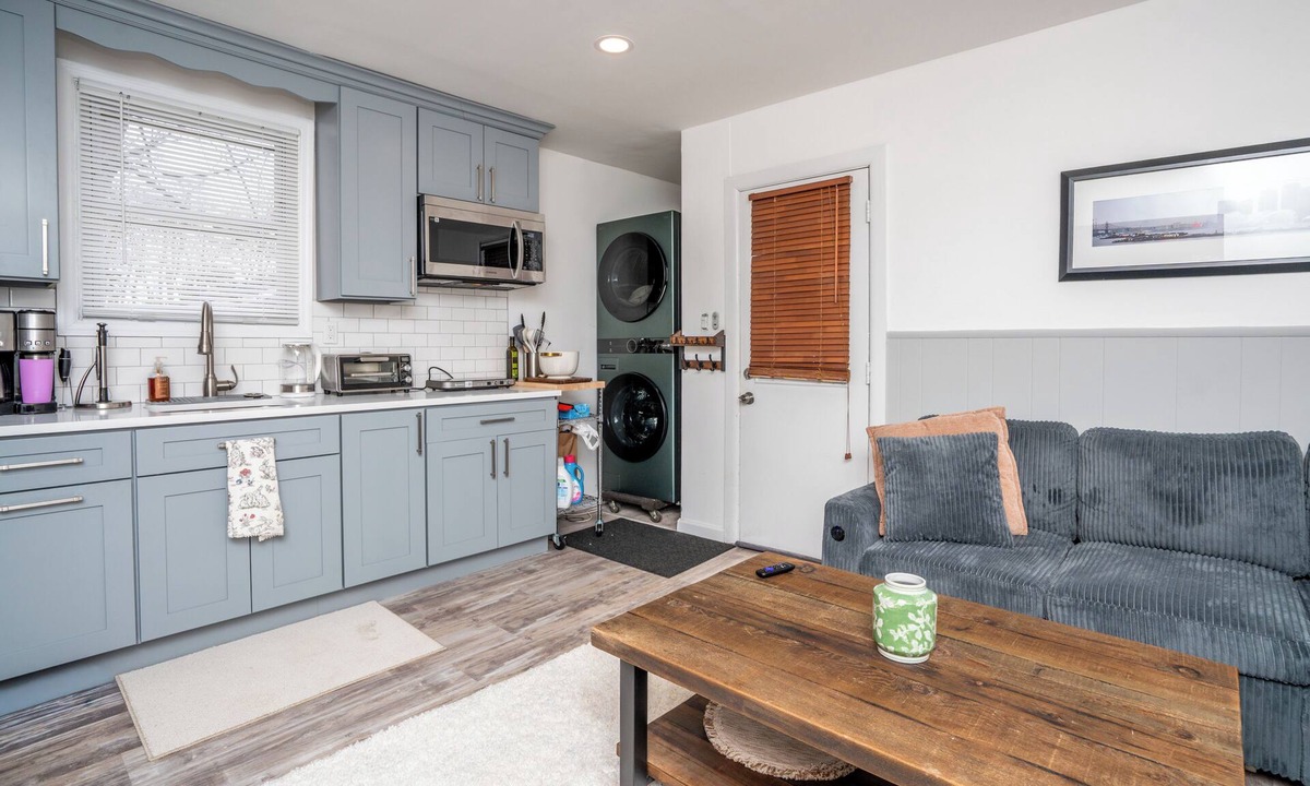 East Massapequa House | Perfect Summer Cottage New 1-bedroom with AC in Massapequa