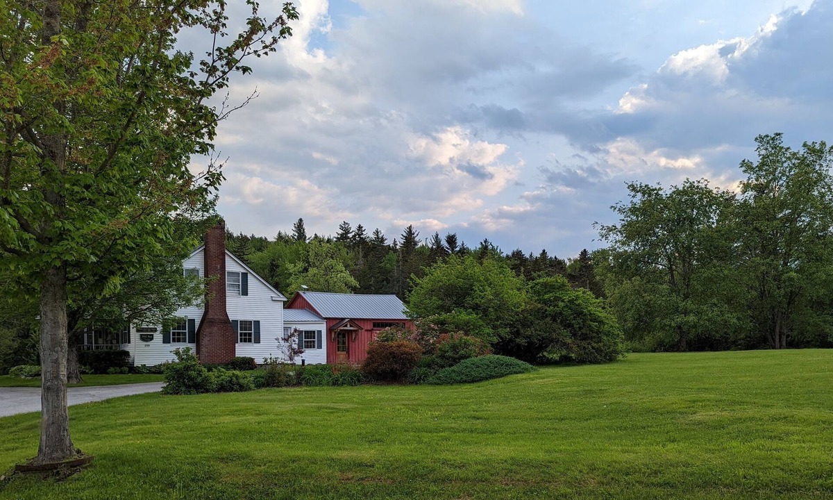 Stratton House | Perfect VT getaway - great for two families! Starlink Internet, Large Yard