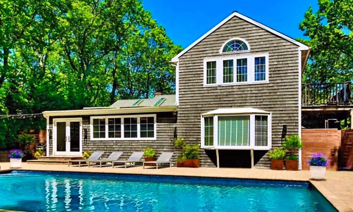 Noyack House | Perfection in Sag Harbor : 5 Bedrooms with saltwater pool - walk to Beach