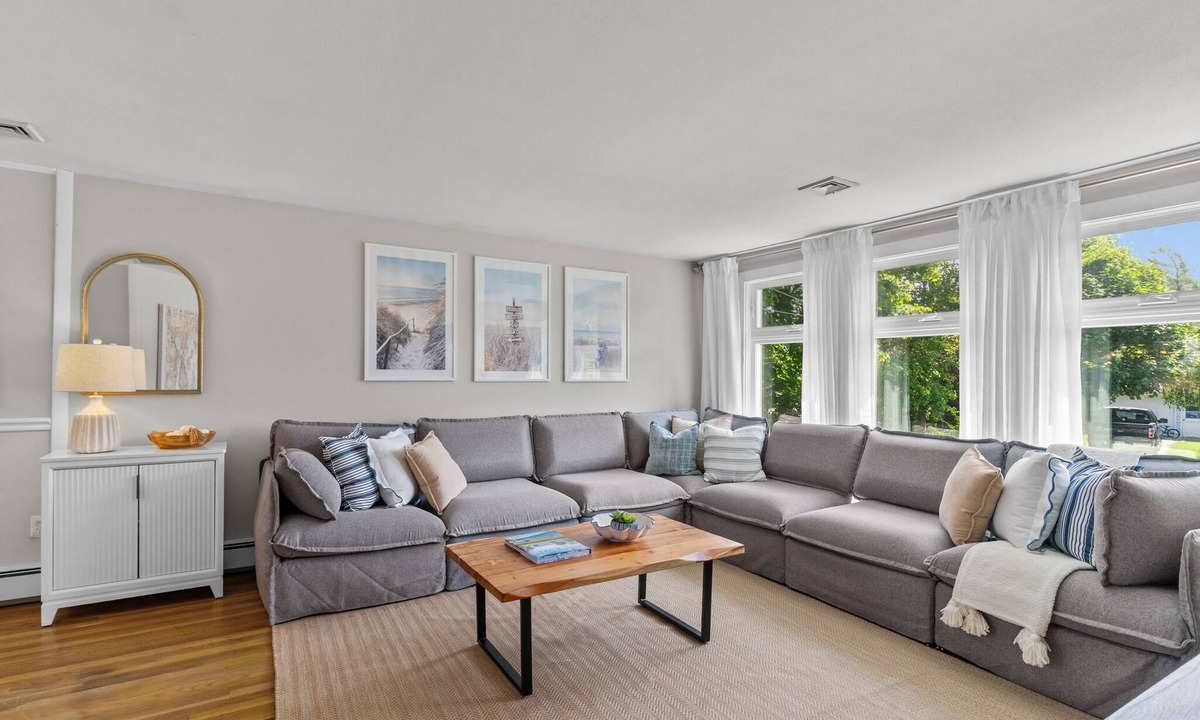 Middletown House | Pet & Family Friendly Home Close to Beaches!