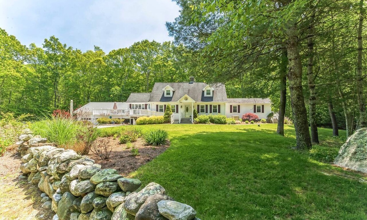 Old Mystic Cabin | Pet-Friendly 1BR Cottage Retreat Near Downtown Mystic, Connecticut
