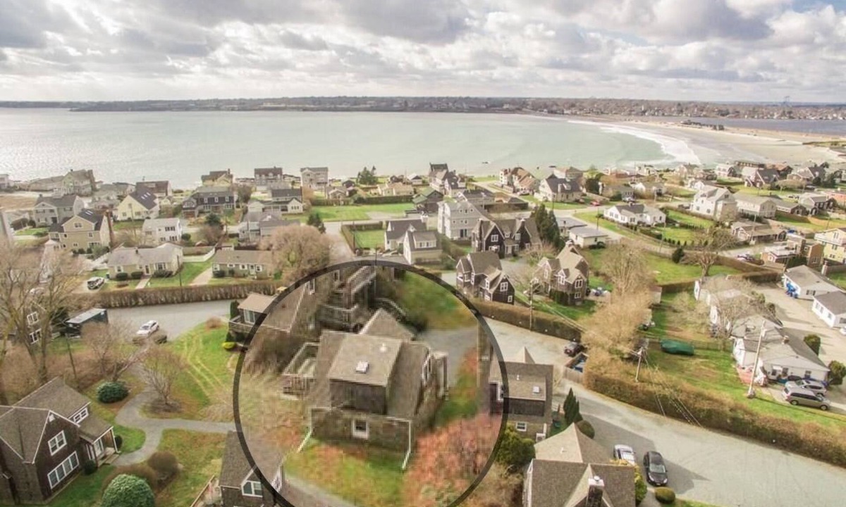 Newport East Cottage | Pet-Friendly Coastal Cottage - Walk to Newport & Middletown Beaches!