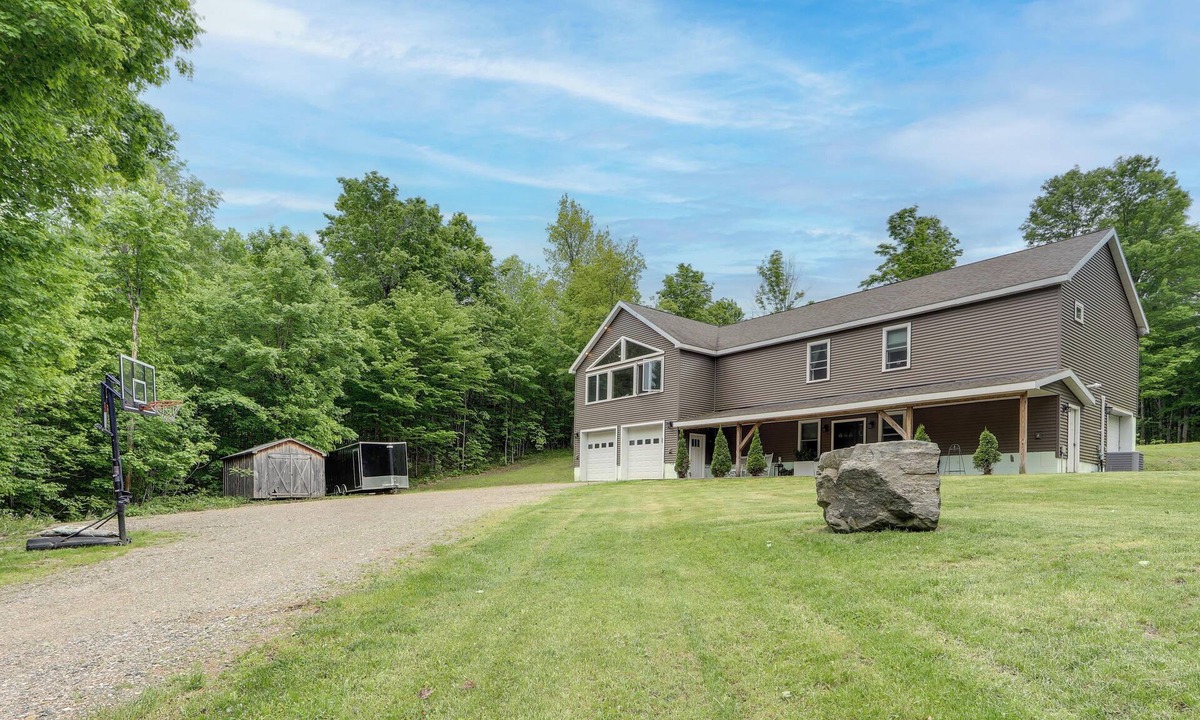 Town of Fowler House | Pet Friendly Family Getaway on 15 Acres!